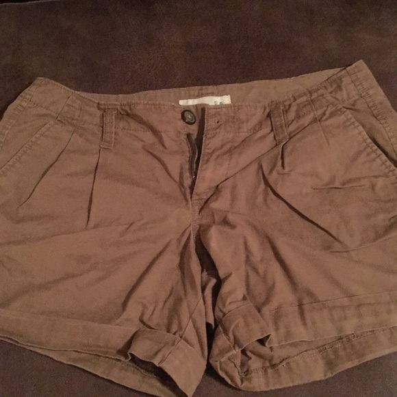 Old navy khaki shorts size 6 - Picture 1 of 3